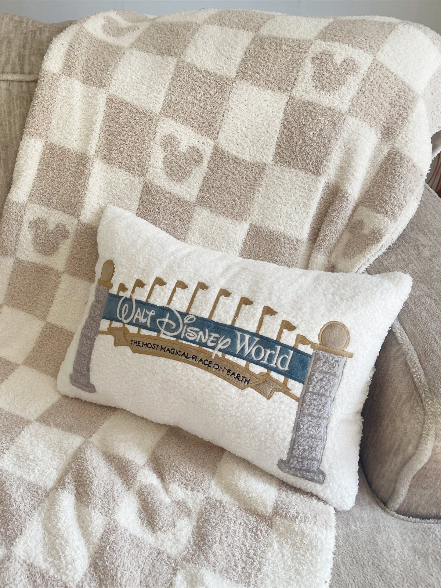 READ TO SHIP - WDW ENTRANCE SIGN *LAST YEARS DESIGN*