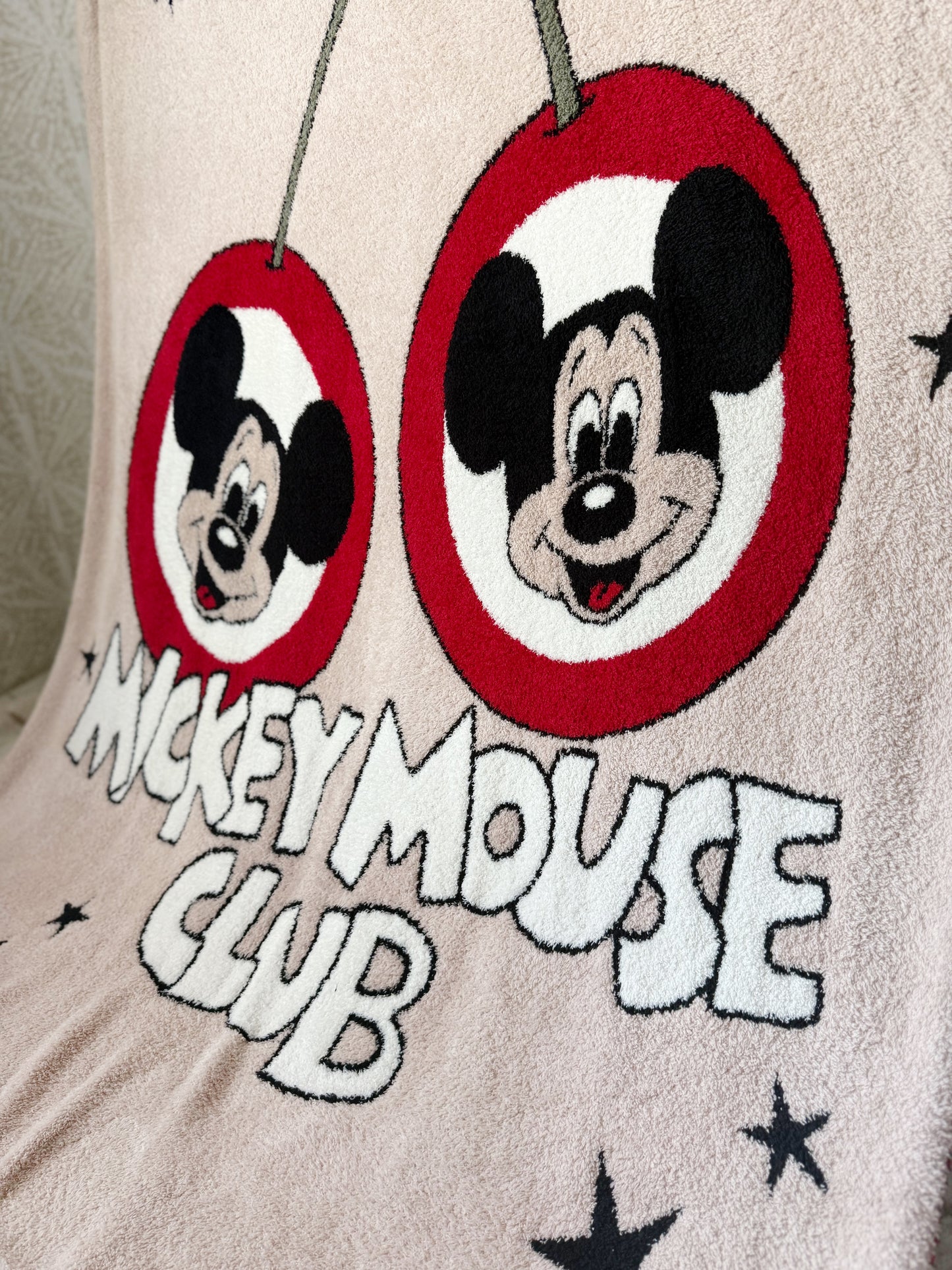 READY TO SHIP - MOUSE CLUB CHERRY KNITTED BLANKET