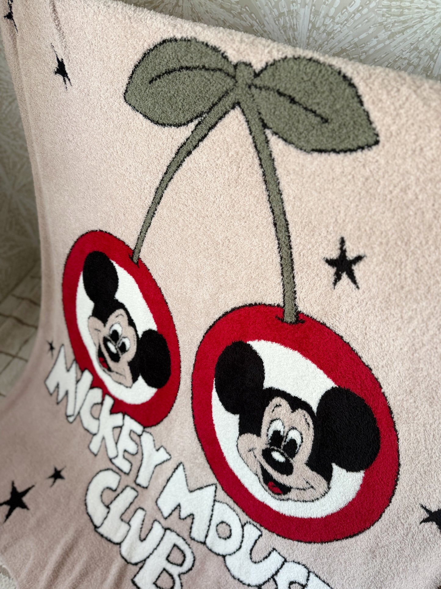 READY TO SHIP - MOUSE CLUB CHERRY KNITTED BLANKET