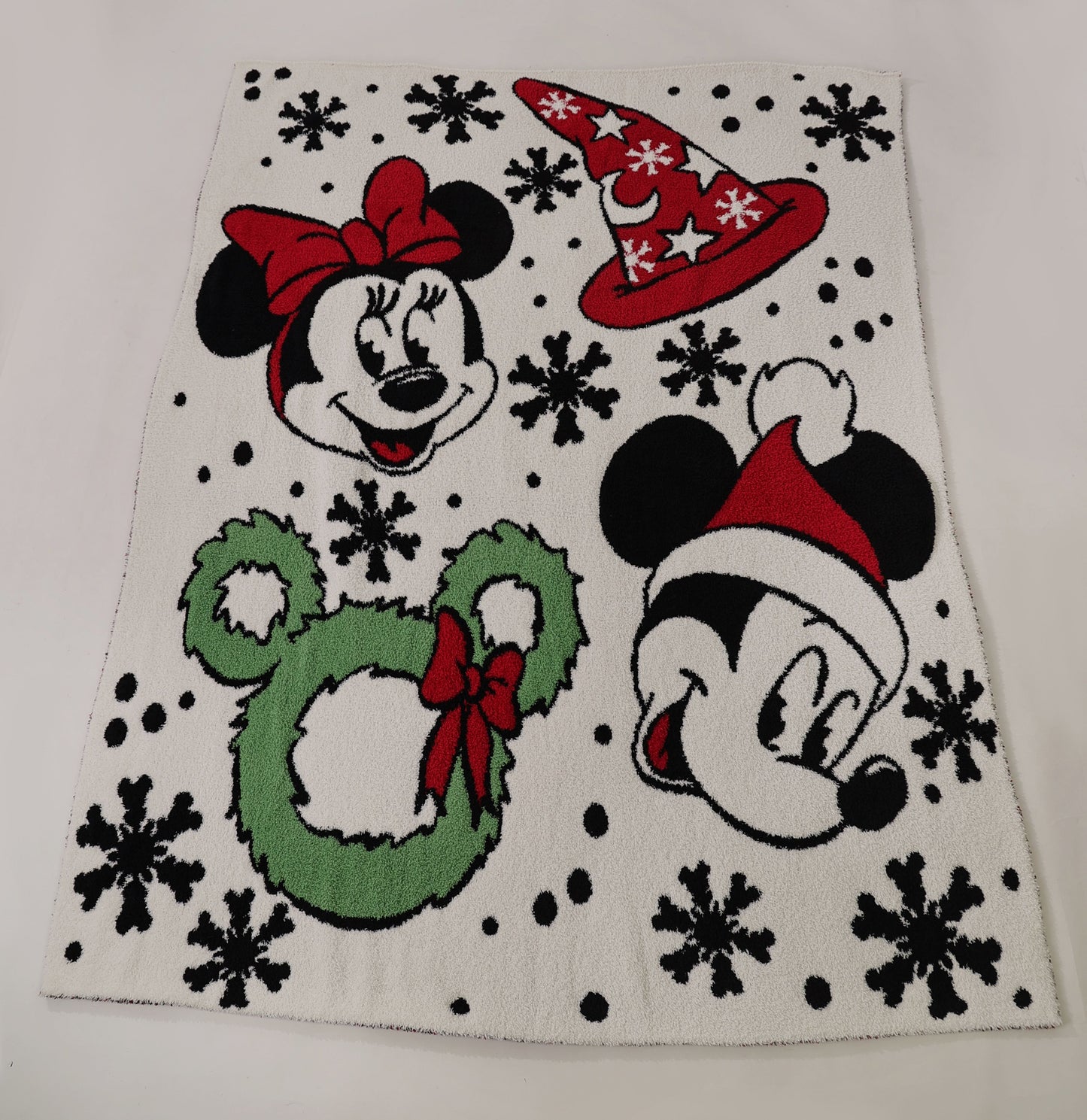 RTS - VINTAGE MOUSE, MOUSE WREATH WITH CHRISTMAS SORCERER HAT - KNITTED THROW BLANKET