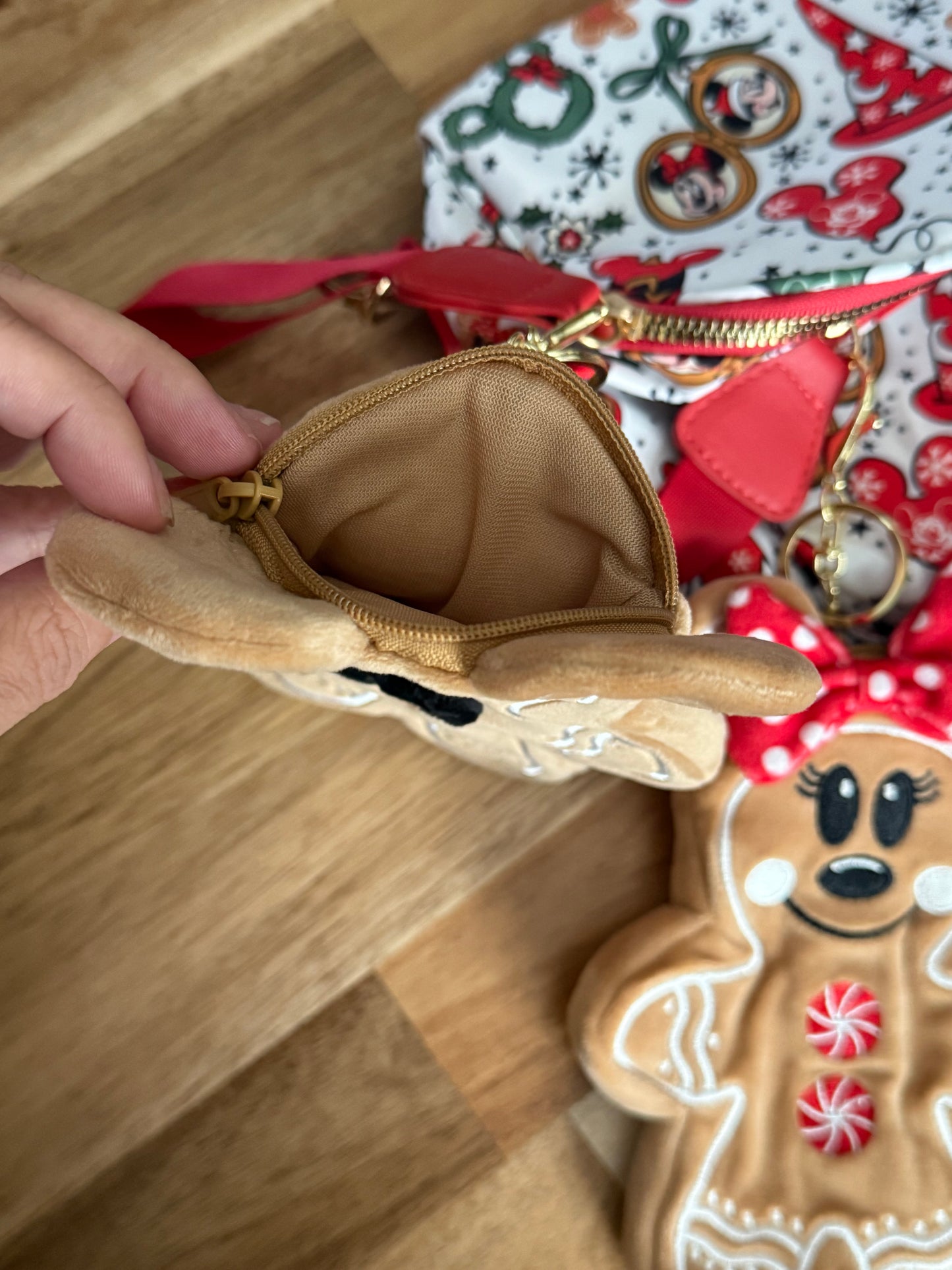 RTS- GINGERBREAD COIN KEY CHAIN