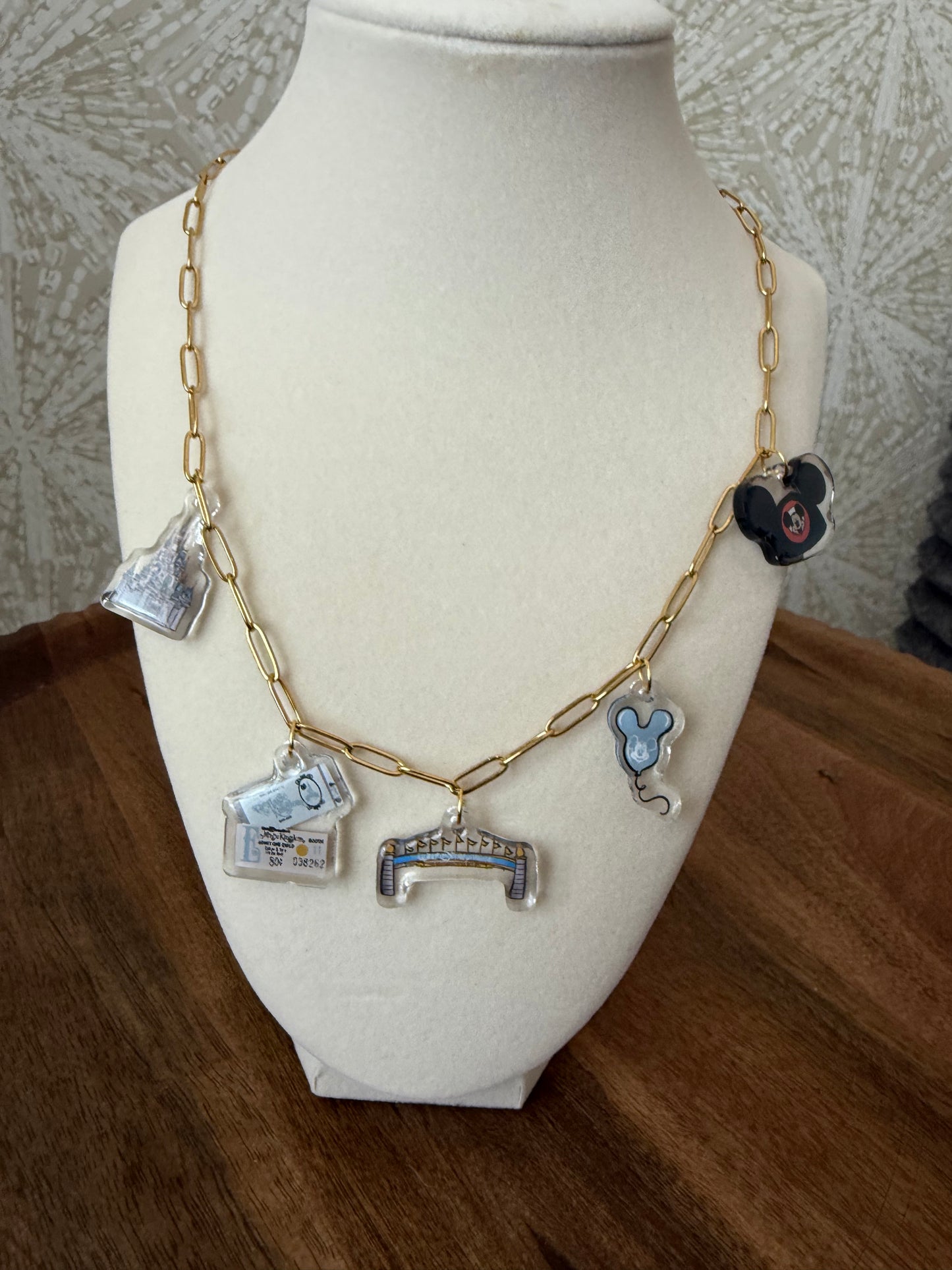 RTS- EAST COAST MAGIC WDW - CHARM NECKLACE (5 CHARMS)