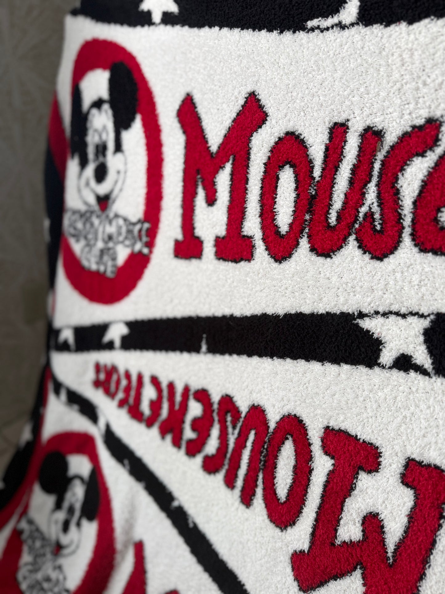 READY TO SHIP - MOUSE CLUB PENNANT FLAG -  KNITTED BLANKET 50x60"