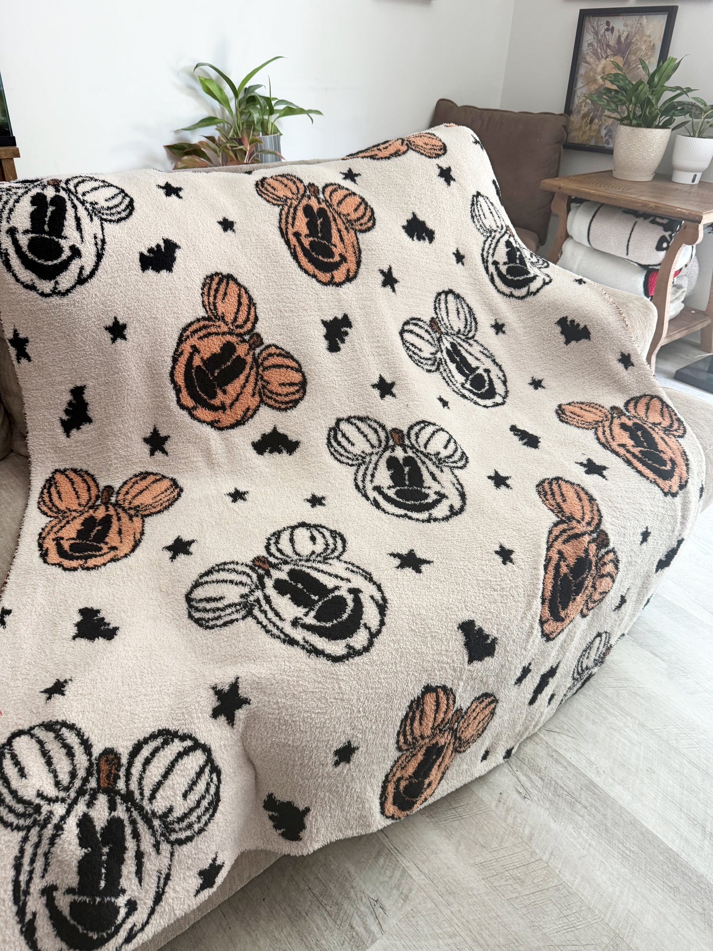 READY TO SHIP - PUMPKIN MOUSE BLANKET - ORANGE & BEIGE PUMPKINS