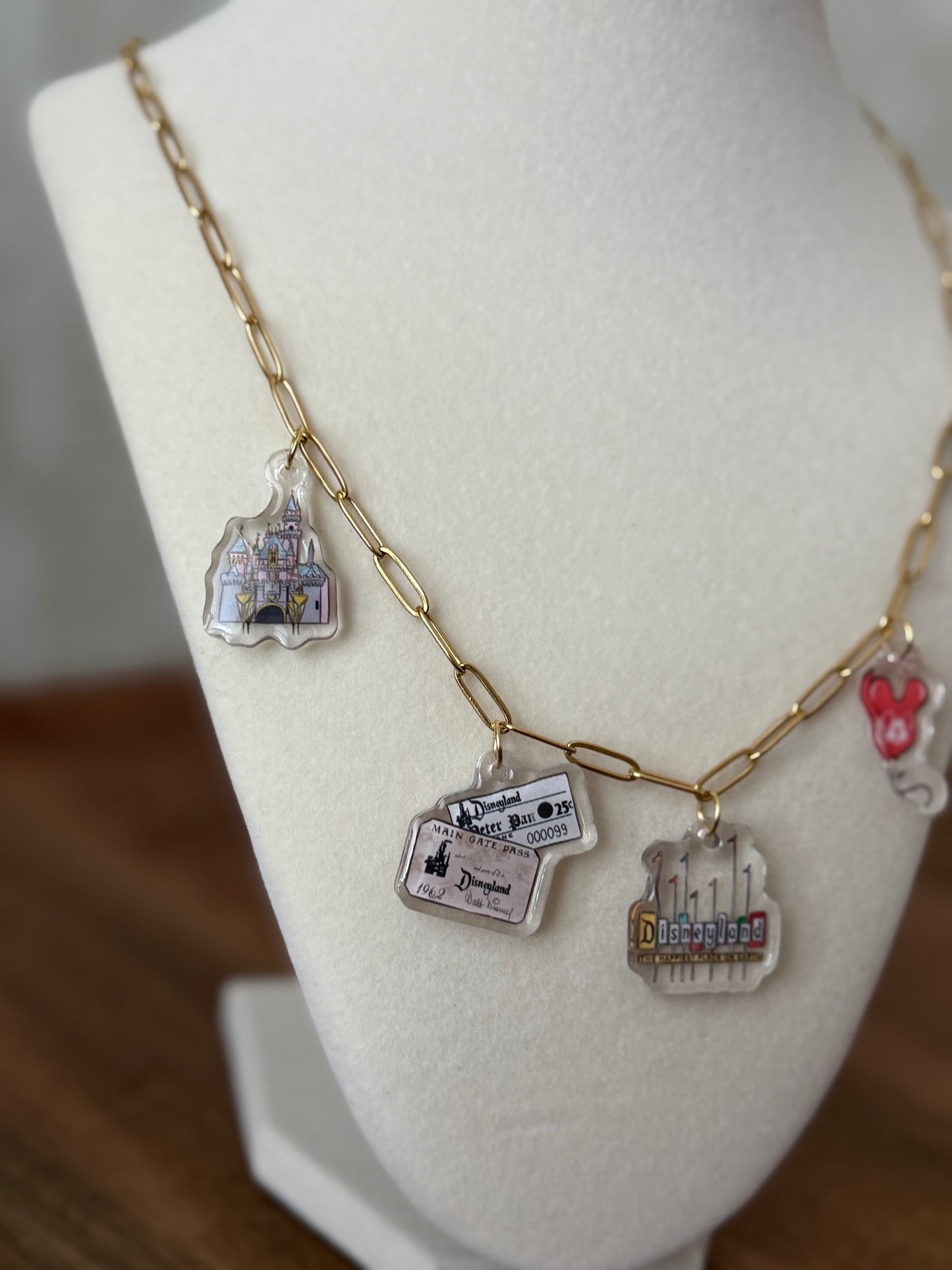 RTS- WEST COAST MAGIC DLR - CHARM NECKLACE (5 CHARMS)