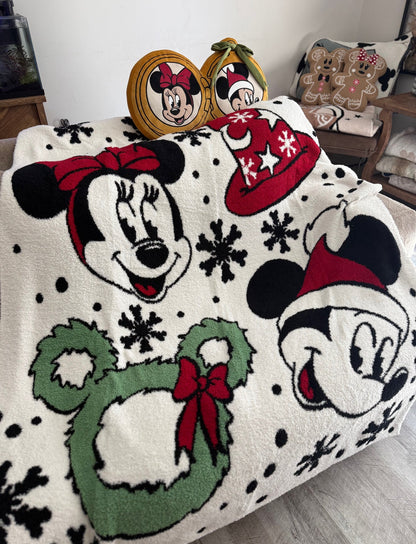 RTS - VINTAGE MOUSE, MOUSE WREATH WITH CHRISTMAS SORCERER HAT -   KNITTED THROW BLANKET