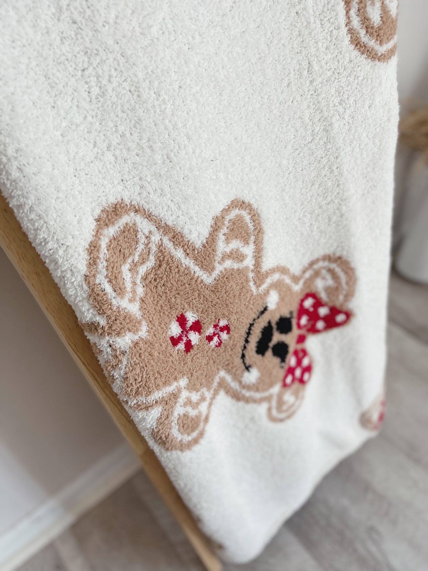 READY TO SHIP - GINGERBREAD MOUSE WHITE BACKGROUND -  KNITTED BLANKET