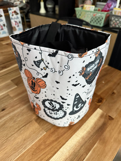 RTS- RETRO CAKE SPOOKY MAGIC - CANDY BUCKET