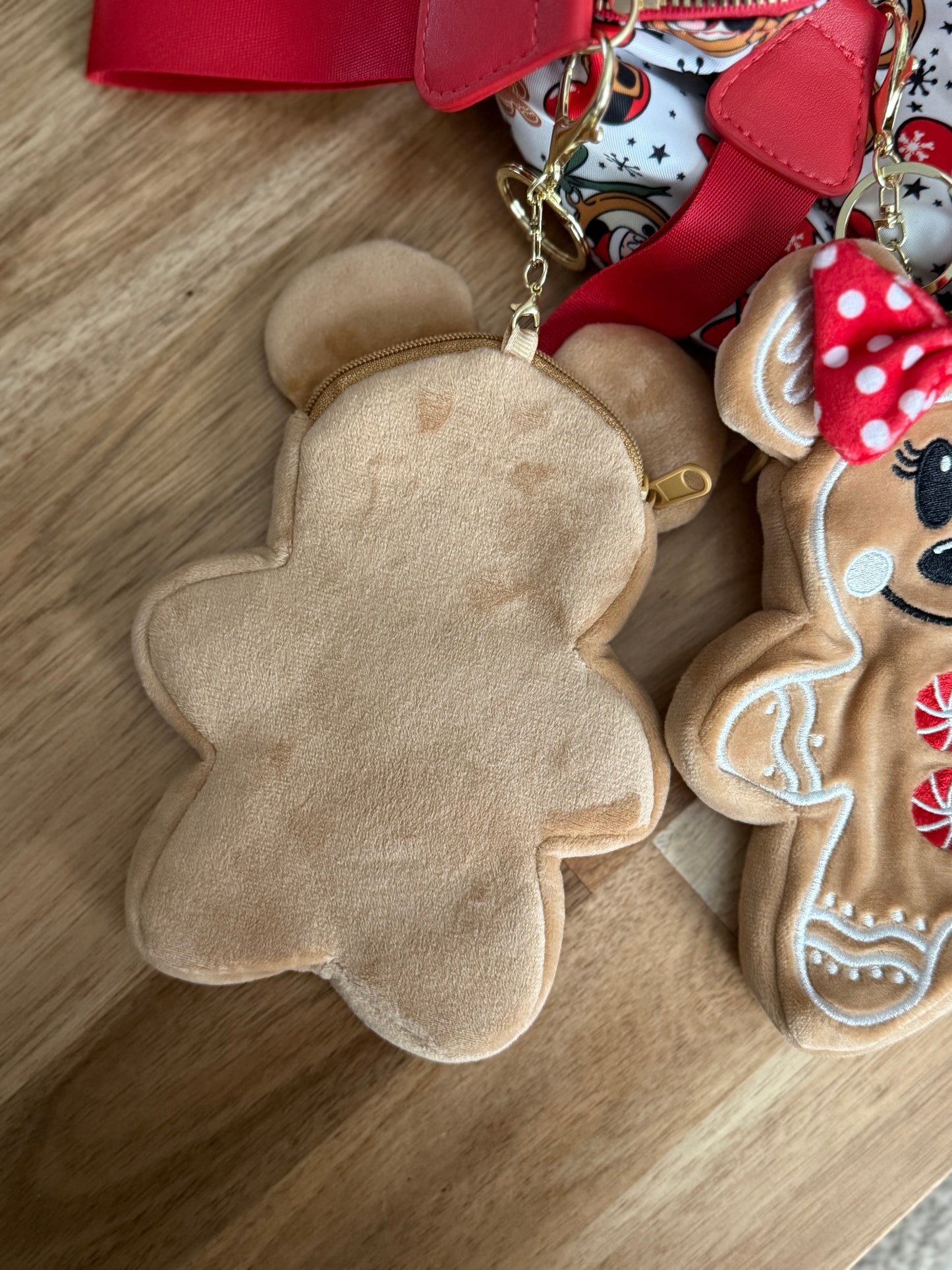 RTS- GINGERBREAD COIN KEY CHAIN